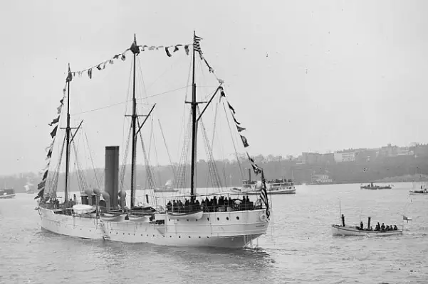 USS DOLPHIN (1893): Commissioned in 1885, USS DOLPHIN alternated service with USS SYLPH and USS MAYFLOWER, including the presidencies of Chester A. Arthur, Grover Cleveland, William McKinley, Theodore Roosevelt, and Assistant Secretary of the Navy Franklin D. Roosevelt.